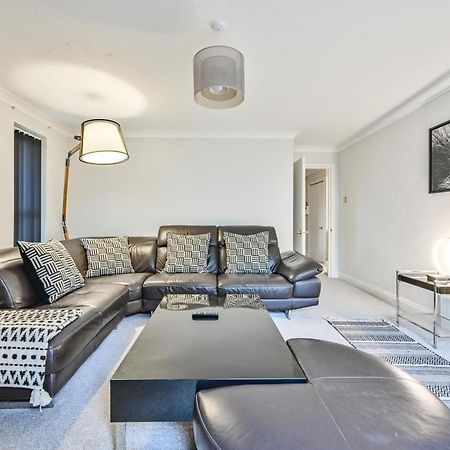 Top Floor Sandbanks Apartment With Free Parking Just Minutes From The Beach And Bars Canford Cliffs Bagian luar foto