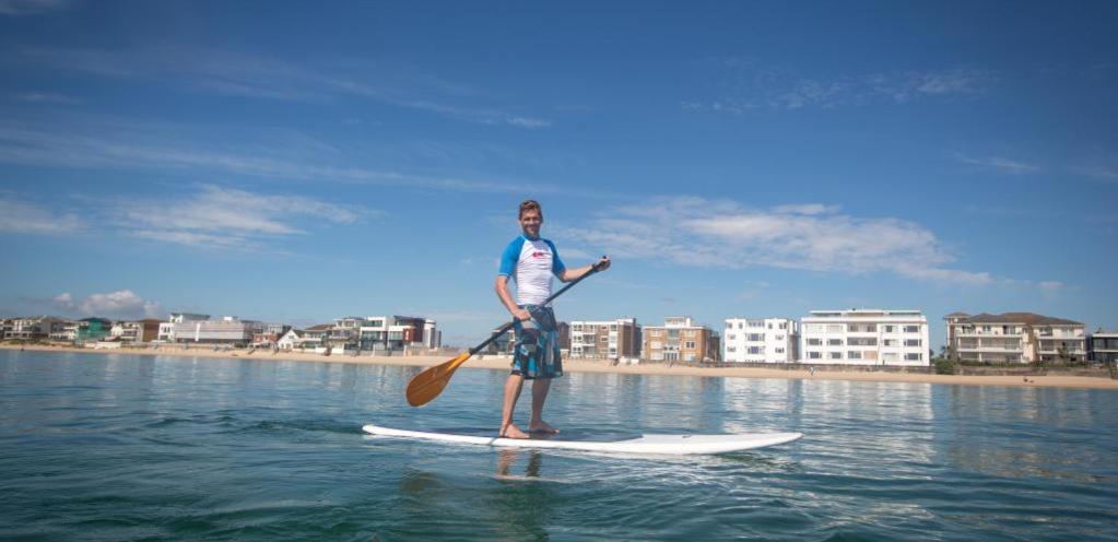 Top Floor Sandbanks Apartment With Free Parking Just Minutes From The Beach And Bars Canford Cliffs Bagian luar foto