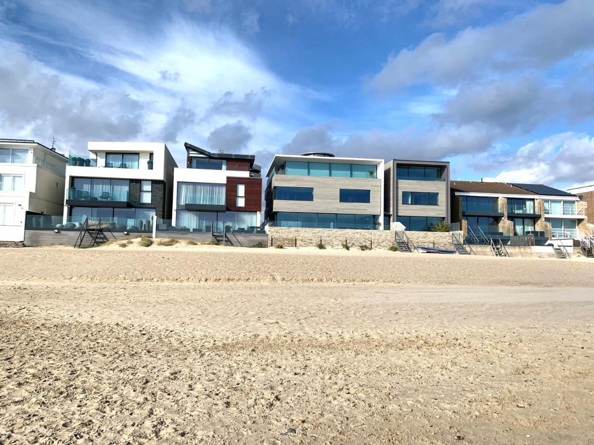 Top Floor Sandbanks Apartment With Free Parking Just Minutes From The Beach And Bars Canford Cliffs Bagian luar foto